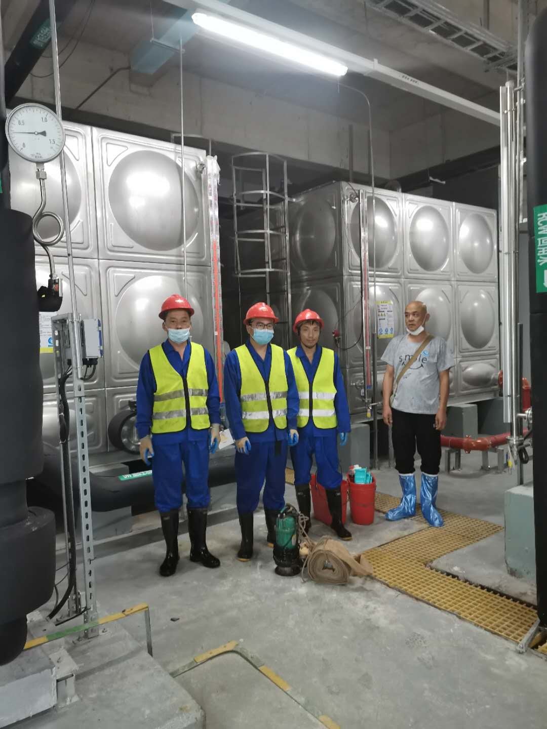 夏季來(lái)臨，水箱清洗正當(dāng)時(shí)。預(yù)約火爆進(jìn)行中......