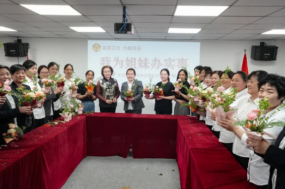 花漾時(shí)光，巾幗巧手享春色