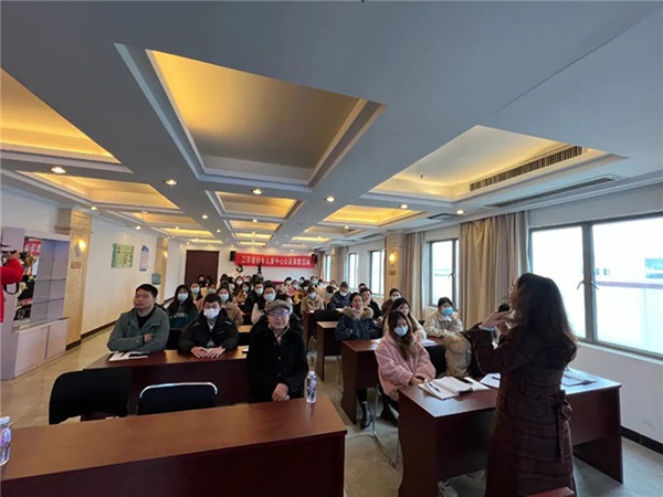 收獲滿滿！業(yè)盛堂開展“智慧父母指導(dǎo)孩子未來”家庭教育講座